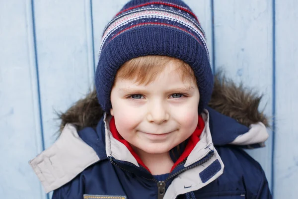 Ritratto di bambino bello di tre anni — Foto Stock