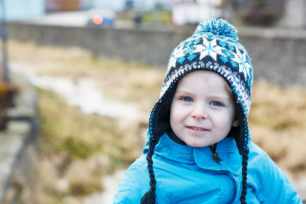 Portrait of little boy of two years outdoor — Stock Photo, Image