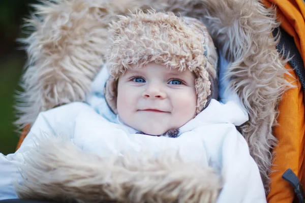 Little baby boy in warm winter clothes outdoor — Stock Photo, Image