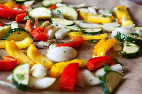 Colorful paprika onion zucchini fennel on oven tray — Stock Photo, Image