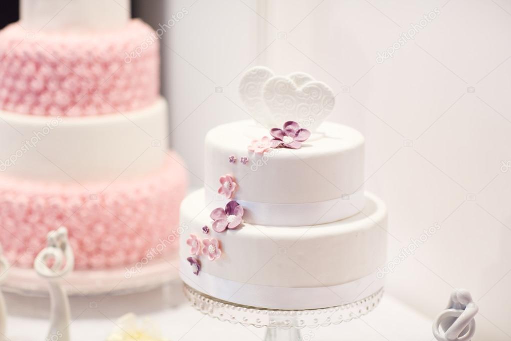白 クリーム ピンクでおいしいウェディング ケーキ ストック写真 C Romrodinka 白 クリーム ピンクでおいしいウェディング ケーキ ストック写真 C Romrodinka