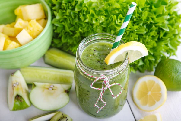 Fresh organic green smoothie with salad, apple, cucumber, pineap — Stock Photo, Image