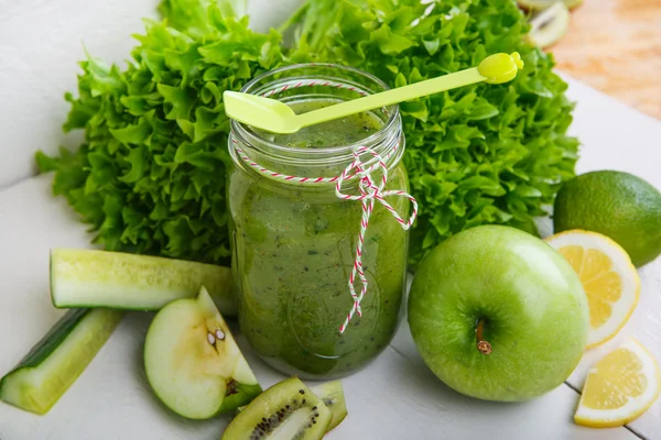 Fresh organic green smoothie with salad, apple, cucumber, pineap — Stock Photo, Image