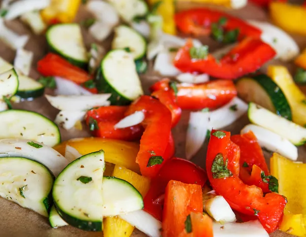 Colorful paprika onion zucchini fennel on oven tray — Stock Photo, Image