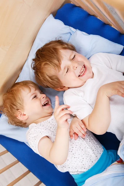 Two little toddler boys having fun and fighting — Stock Photo, Image