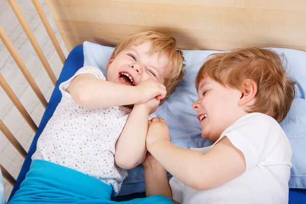 Two little toddler boys having fun and fighting — Stock Photo, Image