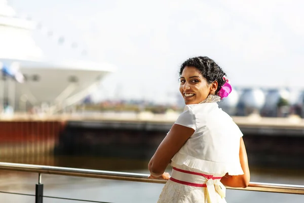 Beautiful happy indian bride in harbor — Stock Photo, Image