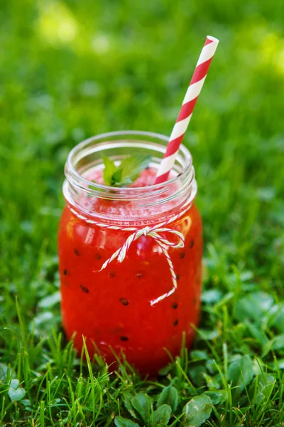 Watermeloen smoothie als gezonde zomer drank. — Stockfoto