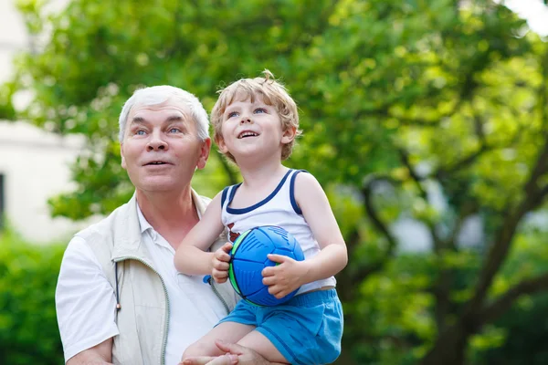 Happy grandfather playing with little grandchild ball — Stock Photo, Image