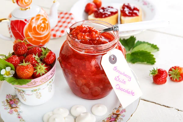 Strawberry jam met witte chocolade — Stockfoto