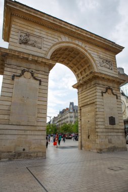 Dijon darcy meydanında guillaume kapısı