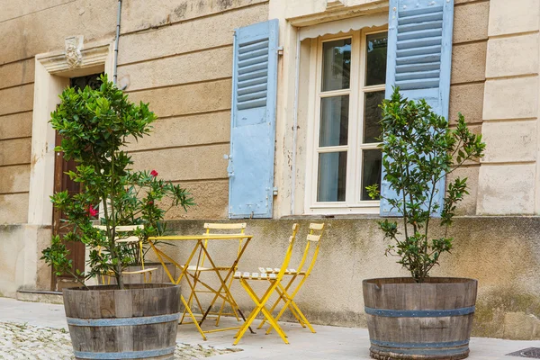 Provencal street with typical houses in southern France, Provenc — Stock Photo, Image