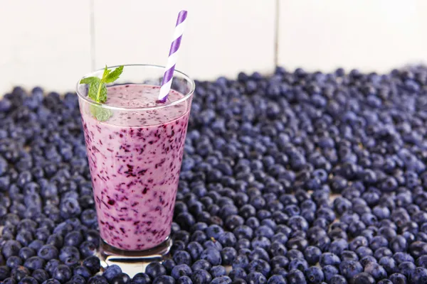 Blueberry smoothie in a glass jar with a straw and sprig of mint — Stock Photo, Image