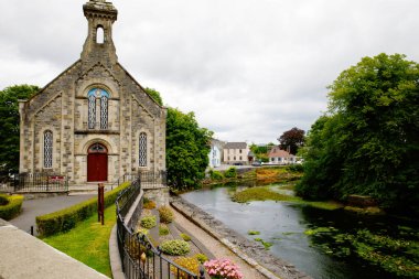 Güzel İrlanda. Donegal, Kuzey Adası 'ndaki İrlanda şehri. Sokaklara bak..