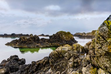 Antrim Sahili Ballintoyat Bölgesi, Kuzey İrlanda. Sert İrlanda manzara ve kıyı şeridi, Wild Atlantic Way parçası.