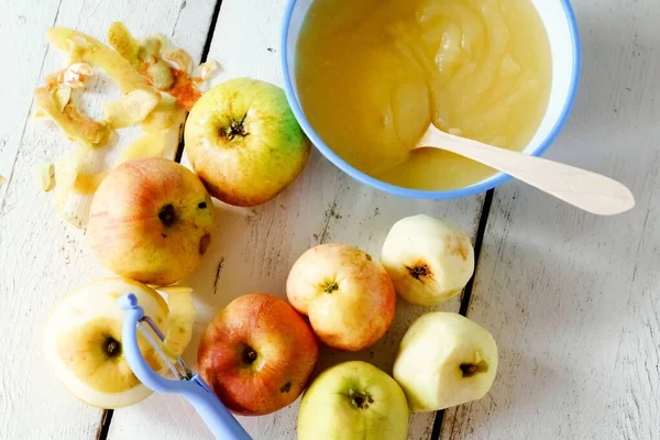 Healthy organic fresh homemade Applesauce with Cinnamon in a Bowl — Stock Photo, Image