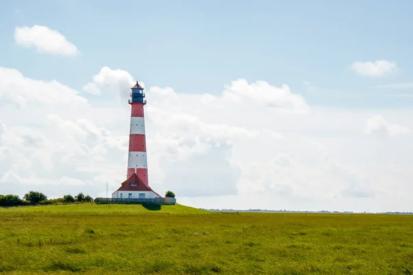 Lighthouse Westerhever in Schleswig Holstein, Germany. View on landscape by national park Wattermeer in Nordfriesland. — Stock Photo, Image
