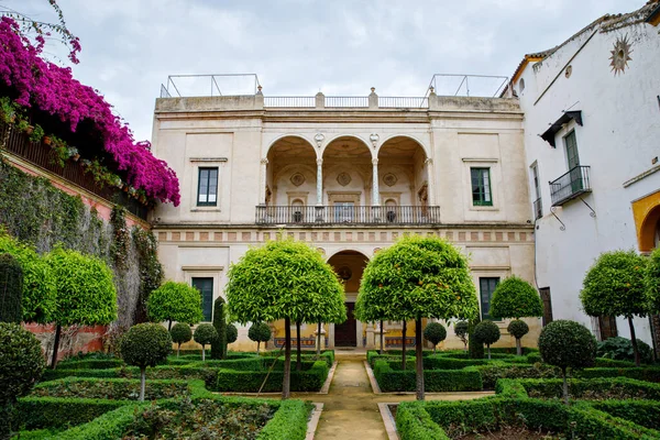 Pilatos dům s názvem Casa de Pilatos v Seville, Španělsko. Jeho architektura je originální mix italského renesančního a andaluského mudejarského stylu. — Stock fotografie