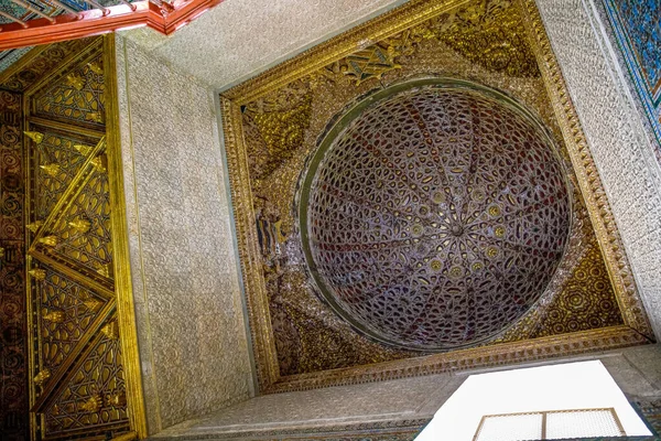 Pilatos Hanedanı Sevilla, İspanya 'daki Casa de Pilatos' u aradı. Mimarisi İtalyan Rönesans ve Endülüs mudejar stilinin orijinal bir karışımıdır.. — Stok fotoğraf
