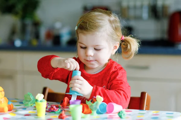 Adorable Linda Niña Pequeña Con Arcilla Colorida Niño Sano Jugando — Foto de Stock