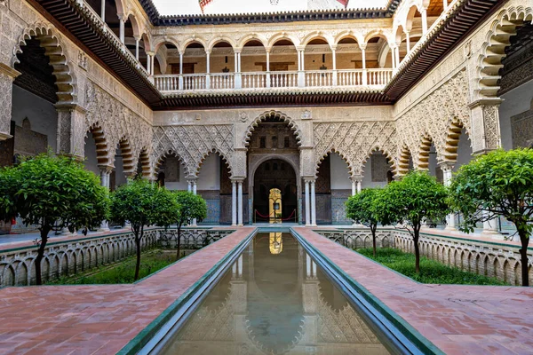 Endülüs Yaz Mevsiminde Alcazar Seville Sarayı Nın Içindeki Güzel Resmi — Stok fotoğraf