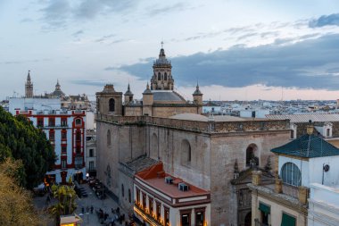 Metropol Şemsiyesi 'nden Seville Manzarası. Setas de Sevilla Seville şehri, Endülüs, İspanya 'nın geceleri en iyi manzarası