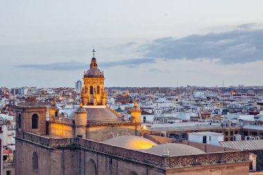 Metropol Şemsiyesi 'nden Seville Manzarası. Setas de Sevilla Seville şehri, Endülüs, İspanya 'nın geceleri en iyi manzarası