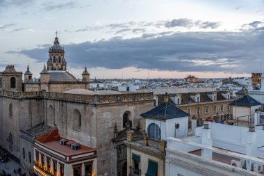 Metropol Şemsiyesi 'nden Seville Manzarası. Setas de Sevilla Seville şehri, Endülüs, İspanya 'nın geceleri en iyi manzarası
