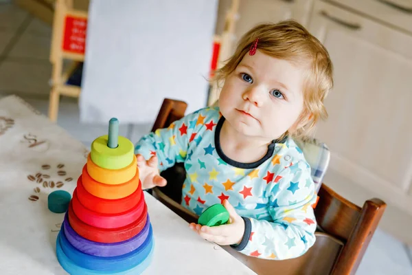 Aranyos Gyönyörű Kislány Játszik Oktatási Játékok Otthon Vagy Óvoda Beltérben — Stock Fotó