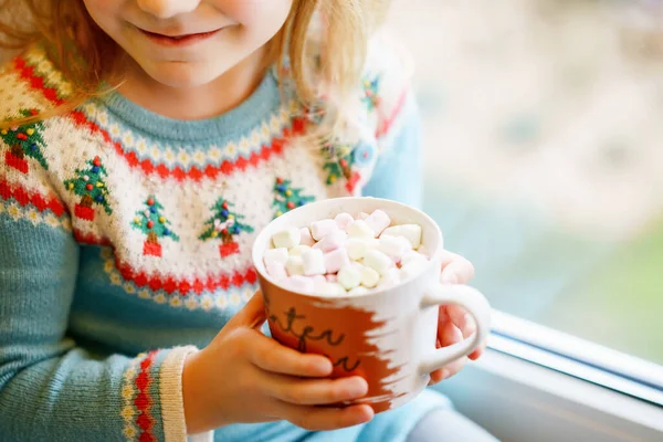 Closeup Little Preschool Girl Holding Cup Hot Chocolate Marhsmallows Happy — Stock Photo, Image