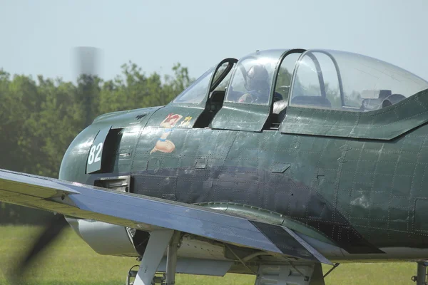 Egykori katonai repülőgép t-28 "fennec" francia nyelvű változat — Stock Fotó