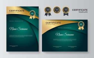 Lükse sahip altın rozetler, yeşil şekiller ve modern çizgiler içeren koyu yeşil başarı şablonları sertifikası. Vektör grafik baskı düzeni ödül, takdir, eğitim için kullanılabilir