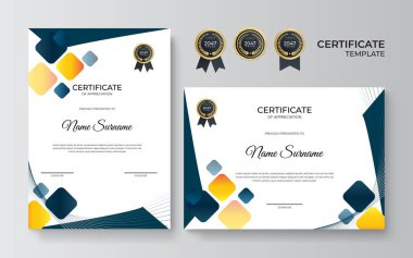 Takdir ve başarı sertifika şablonu tasarımı iki seçenekte. Sertifika şablonunu dinamik ve gelecekçi çokgen renge ve altın rozetli ve kenarlıklı modern arkaplana göre ayarla
