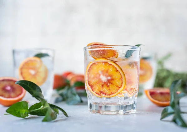 Mocktail Tónico Sin Alcohol Con Naranjas Rojas Sicilianas Hielo Fondo Imagen de archivo
