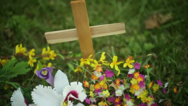 Memorial à beira da estrada — Vídeo de Stock