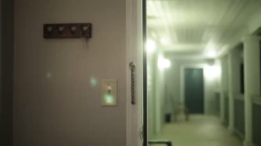 Apartman kapısı