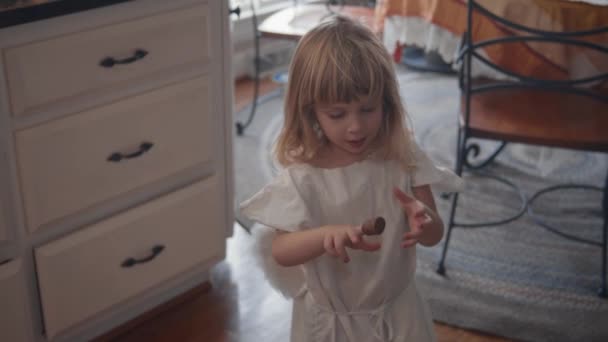 Angel costume for toddler — Stockvideo