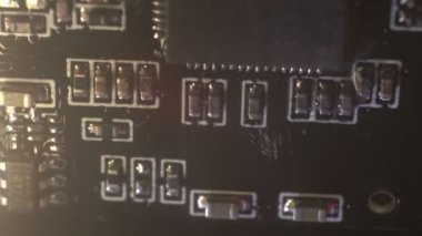 Elektronik parçalar kaydediliyor