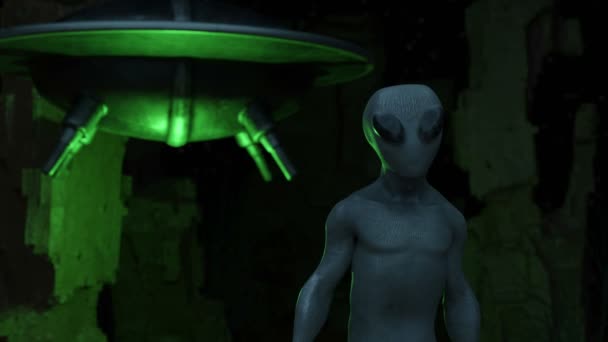Alien standing around loop — стоковое видео