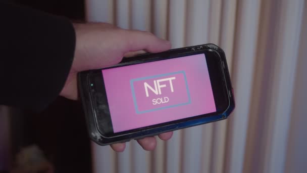 Nft Sendo Vendido Aplicativo Telefone Vídeo Tela Telefone Simulado Criado — Vídeo de Stock