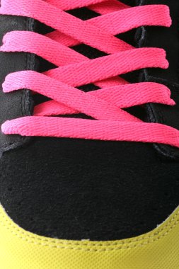 eğitmen ayakkabı bağcıklarımı