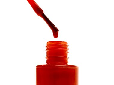 Kırmızı tırnak vernik