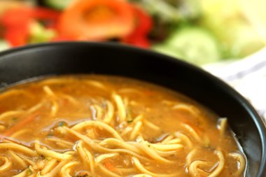 Tay karides ramen erişte çorbası