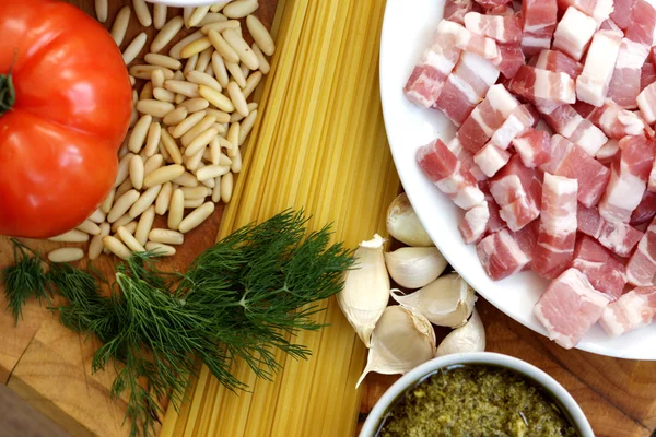 Ardenti di maiale con pasta — Foto Stock