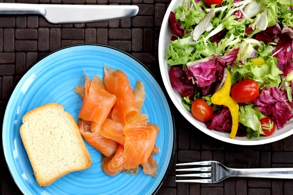 Smoked Salmon with French Toast and Salad — Stock Photo, Image