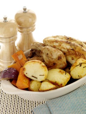 Sebzeli kızarmış tavuk.