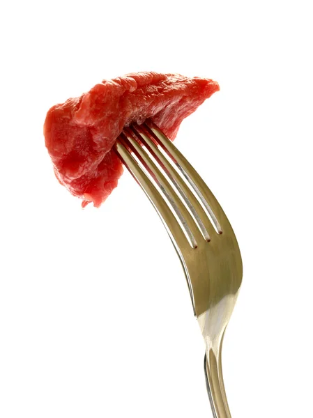 Rå biff på en gaffel — Stockfoto