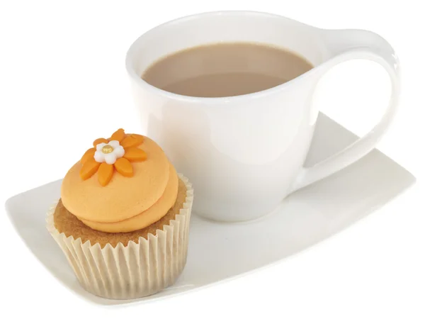 ケーキと紅茶のカップ — Stockfoto