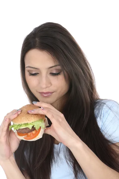 쇠고기 햄버거를 먹는 여자 — 스톡 사진