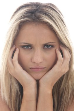 üzgün üzgün genç kadın